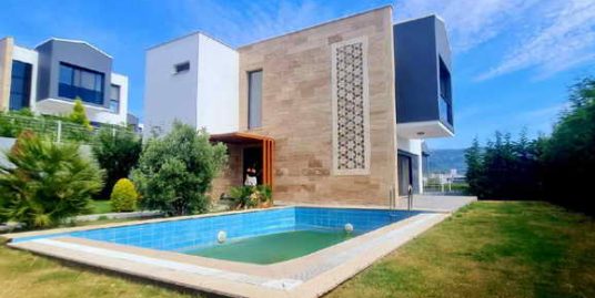 Soğucak’ta Deniz Manzaralı, Kapalı Garajlı, Özel Havuzlu Ultra Lüks Villa!