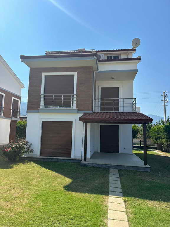 KUŞADASI’NDA EŞYALI, HAVUZLU, BAHÇELİ MÜSTAKİL VİLLA